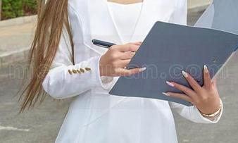 AISS爱丝(钻石版) – 小哲定制写真：从不缺少的女神气息，简直罩得我心痒痒