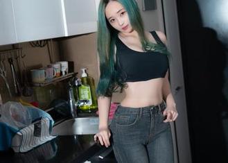 粉色轻舞：Bambi(밤비)的写真壁纸让心情飞扬