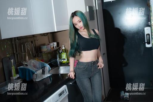 粉色轻舞：Bambi(밤비)的写真壁纸让心情飞扬