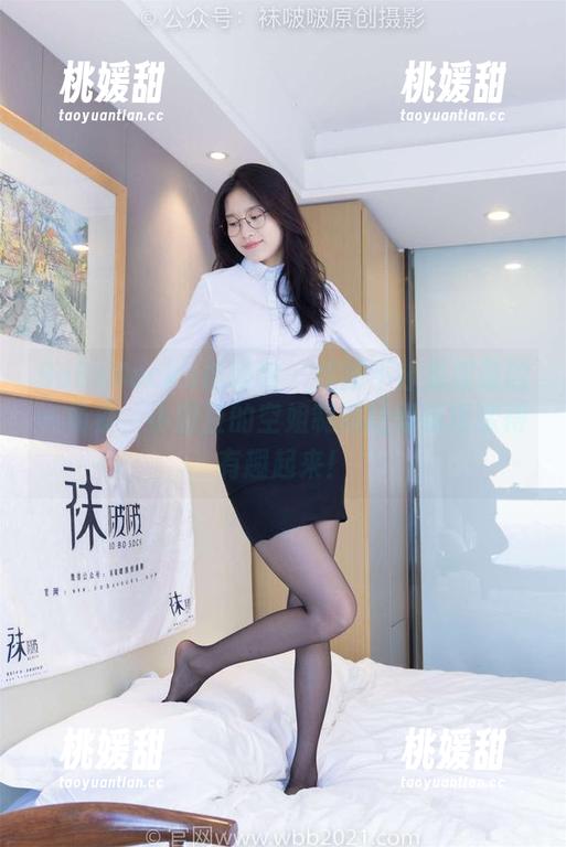 BoBoSocks袜啵啵 - 美图不止是眼前的一场景，小甜豆的空姐制服让壁纸也变得有趣起来！