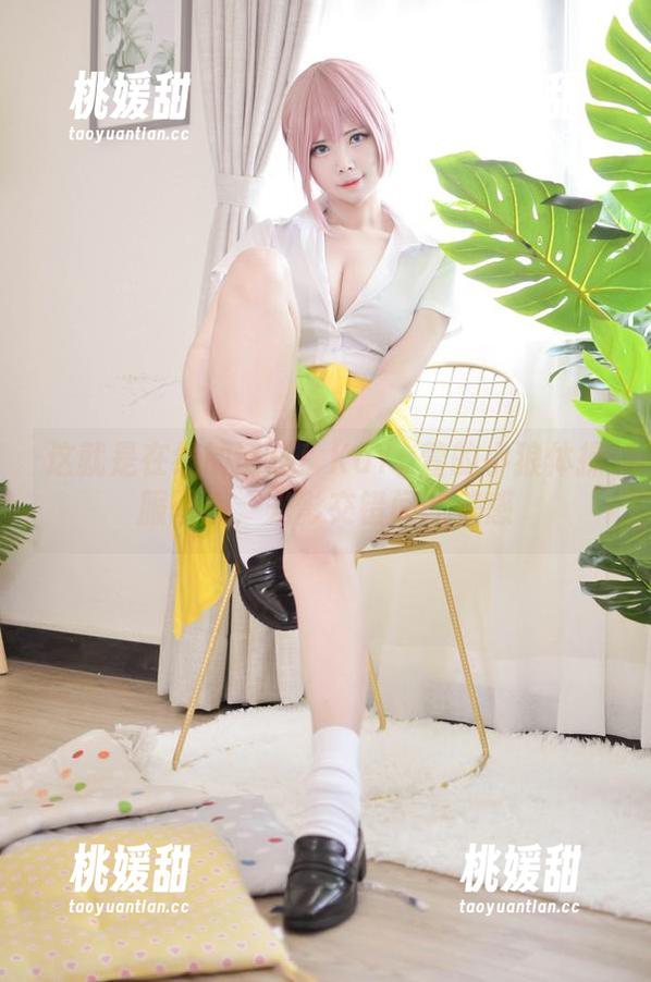 这就是在线的诱惑！KaYa萱的小狼体操服图集，光影交错间的美感