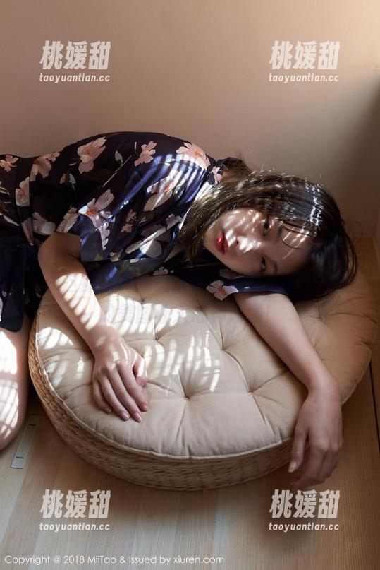 MiiTao蜜桃社 - 梦乃Mandy全新自拍集：这颜值真的能让人忘记做作业，眼前的美图让人心神荡漾！