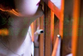 PDL潘多拉 – 朱赢的白裙：美图照得太美，连镜子都想加入她的粉丝团！