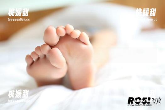 揭开ROSI丝袜的高清秘密，谁能拒绝这些精彩作品集？