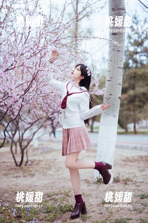 在Shika小鹿鹿的高清写真中，唤醒了我对秘书的无限遐想！