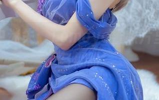 在校服中迷失：Tomoyo酱照片里的无奈与期盼