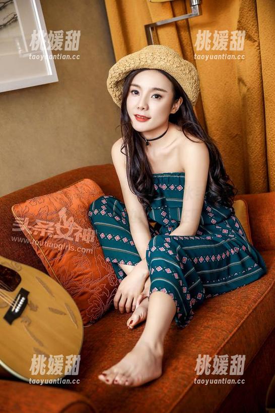 TouTiao头条女神-俞公主 TouTiao头条女神 - 俞公主水手服图库,潮流与暧昧的边界到底在哪里?