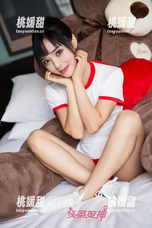 TouTiao头条女神 - 眼镜里的小心机，崔昭妍的私房图包让你看呆