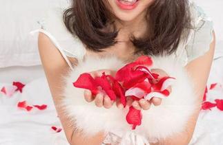 UGirls尤果网 – 这才是学妹！张雪馨的全套作品让人瞬间回到校园时代。