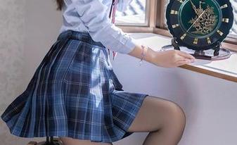 Xiuren秀人网 – 图册里有个游泳池：林月月穿泳装的夏日冒险