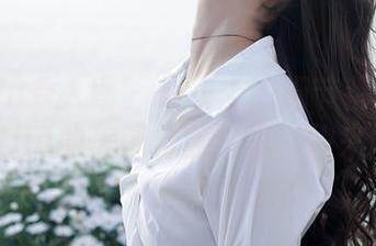 Xiuren秀人网 – 泳衣上的细节都藏在梦灵儿Mini的美图与照片里，快来瞧瞧！