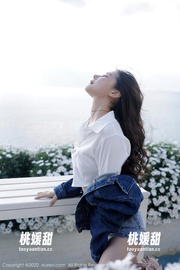 Xiuren秀人网 - 泳衣上的细节都藏在梦灵儿Mini的美图与照片里，快来瞧瞧！
