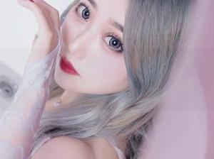 快来看看！eloise软软带来的最新美图，毛衣少女上线，温暖不止于此！
