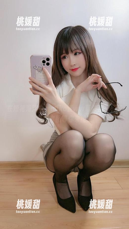 在短裙海洋中，miko酱ww带你冲浪！写真和套图等你来挖掘