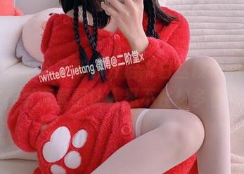 二阶堂宅绘子带你开启jk白丝段袜的奇幻之旅，写真套图让人忍不住想多看几眼！