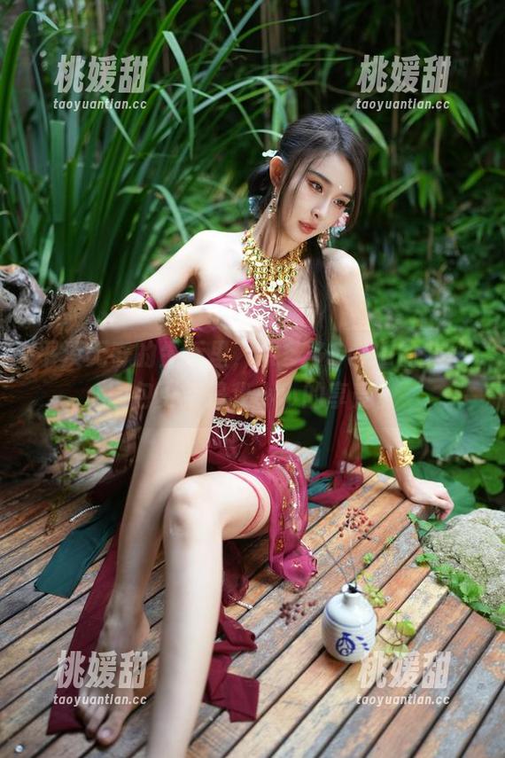 平淡无奇的生活里，余多多Dudu的灰丝图包更新是我小小的享受。