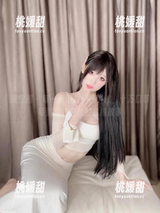 十万口草莓粥粥 微密圈 - 每一张图片都在讲述,十万口草莓粥粥和白丝的缱绻故事