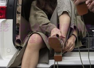 南国足艺 – 静儿放松丝袜脚的秘密：写真图册里藏着什么？！
