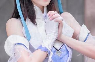 套图更新！南桃Momoko的修女形象，透着一股神秘的诱惑力。