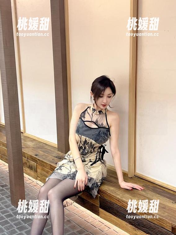 微密圈 - 黑丝钢琴老师，周妍希的美图合集，音色与色泽的完美碰撞