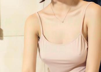 头条女神 – 火儿皮衣新作更新，隐隐的性感让人忍不住想多看几眼，光影之间有种奇妙的感觉～
