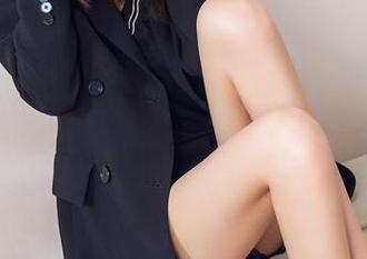 头条女神 – 不怕卖萌就怕太美！舒文的礼服图包，速来下载为好！
