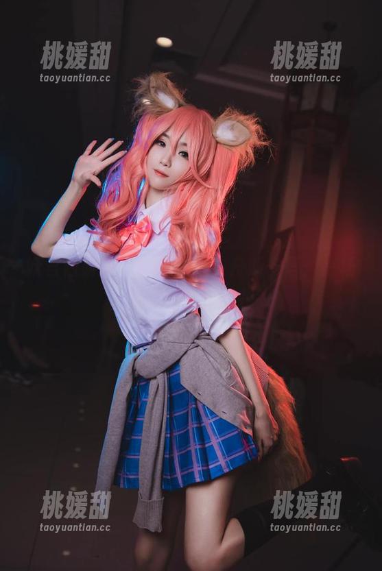 妖君白研的写真，明日方舟斯卡蒂：一场视觉的温柔碰撞