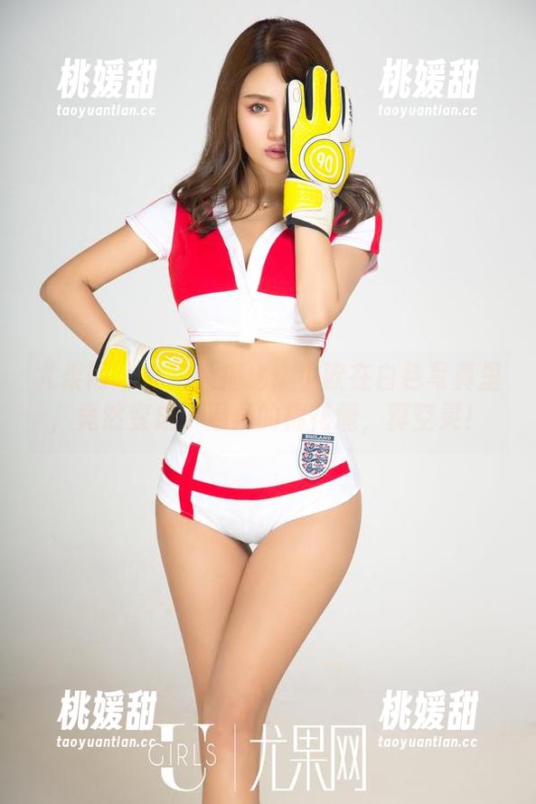 尤果网 - 私拍大揭秘：小欧在白色写真里，竟然变成了温柔的棉花糖，真空灵！
