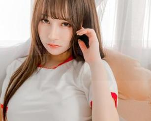 私拍中的兔女郎尤猫醒醒ovo：每个角度都像在说“来啊，约会呀”。