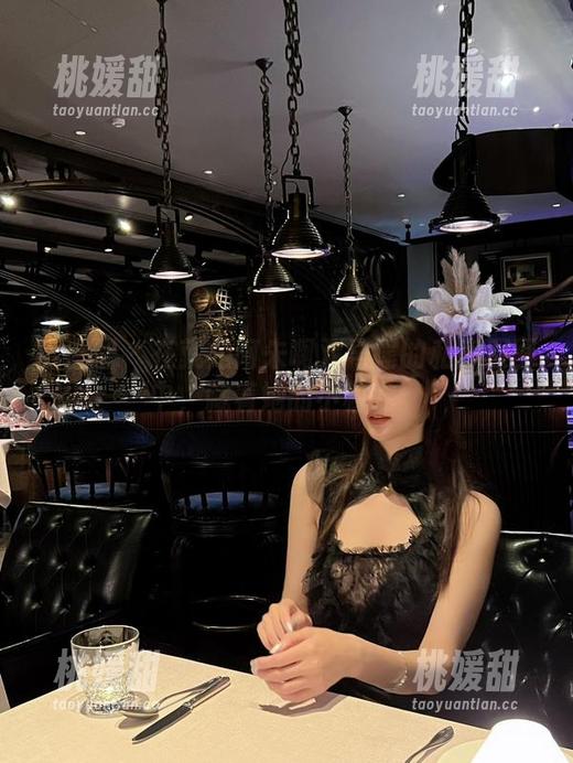 微密圈 - 在就是阿朱啊双马尾的私房原图中，藏着她的小秘密。
