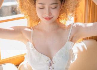 年年Nnian赛博女孩图集，一键在线让你迷失在虚拟梦境中！