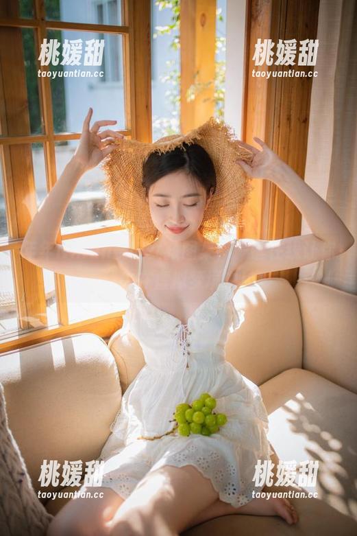 年年Nnian赛博女孩图集，一键在线让你迷失在虚拟梦境中！