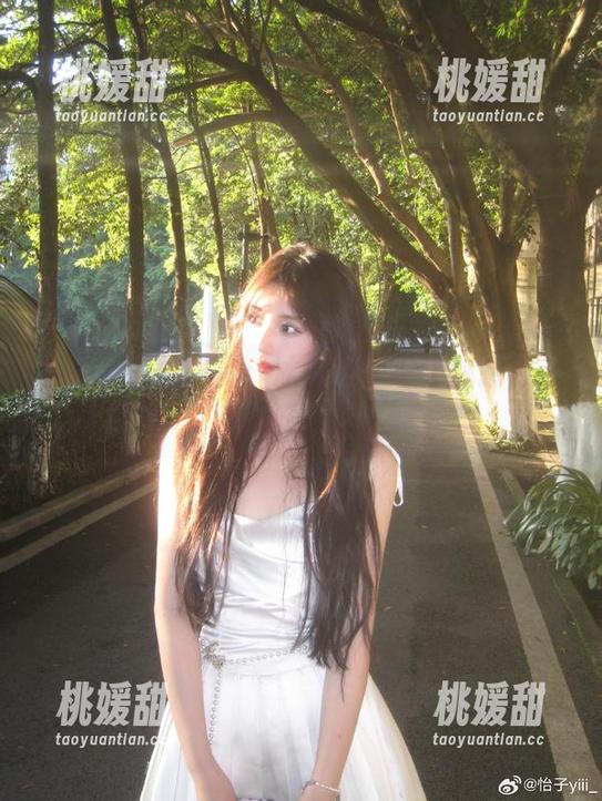 怡子yiii 怡子yiii的作品:冰公主的千种魅惑与一丝冷淡