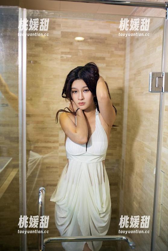 推女郎 - 高清图库中的花嫁魔法，何何夕带你感受光影的缠绵