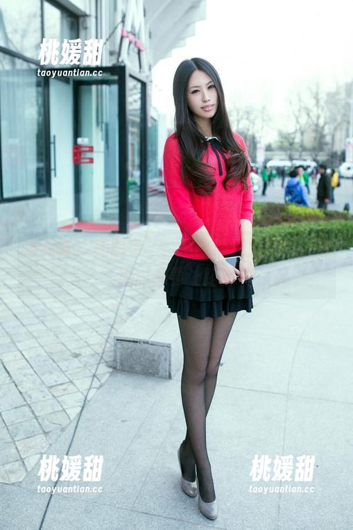 推女郎 - 美图来了，赵纹清红裙映日，连阳光都要让路！
