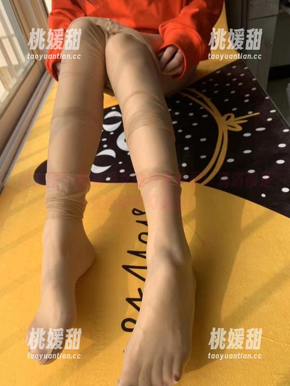 微密圈 - 提袜少女的写真瞬间：满满都是女孩的奇幻美图！