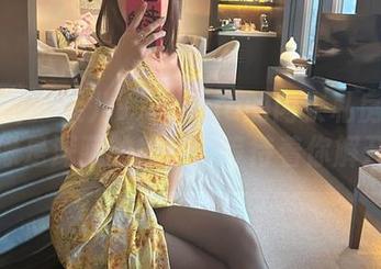 微密圈 – 果儿Victoria的内衣私房写真，像是深藏的秘密，等待着你解开。