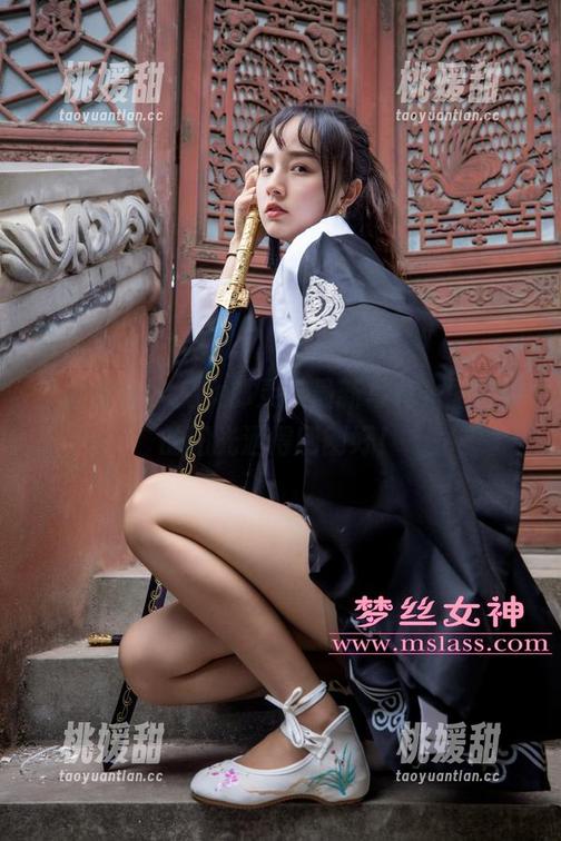 梦丝女神 - 兔女郎灵唯最新写真，图片中的阳光洒得刚刚好！