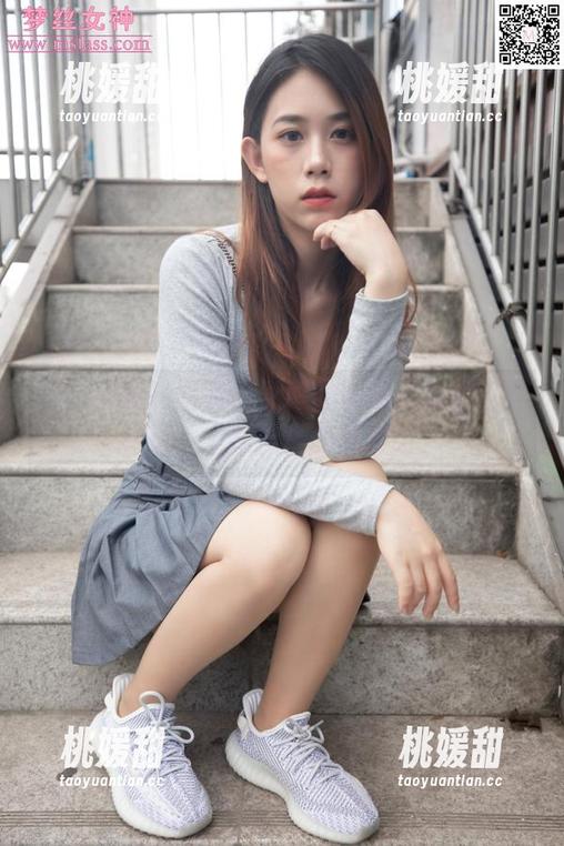 梦丝女神 - 写真：魏婷婷在家黑袜随性穿搭，无法抗拒的吸引力