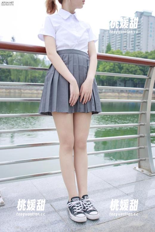 森萝财团 - 小梓JK写真：轻轻撩拨你心底那根敏感的弦