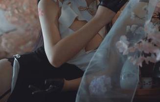 女王的微妙魅力：更新樱落酱w的作品，来感受一下她的魔力！