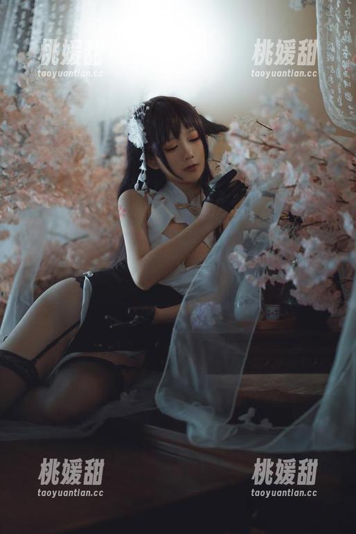 女王的微妙魅力：更新樱落酱w的作品，来感受一下她的魔力！