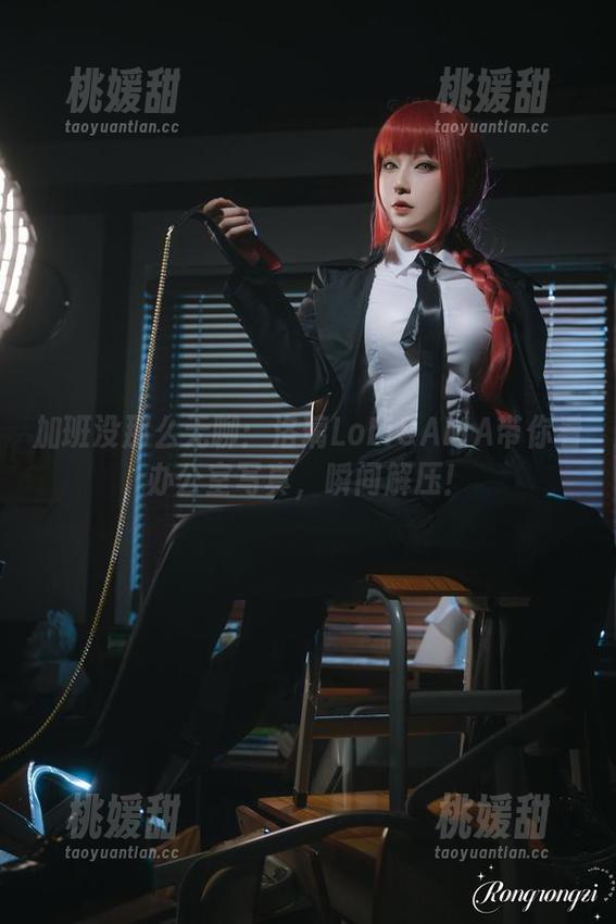加班没那么无聊：洛璃LoLiSAMA带你看办公室写真，瞬间解压！