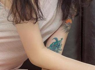 爱尤物 – 萌琪琪的油亮全套图集，仿佛在无意间撩拨了些什么