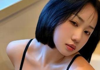 微密圈 – 白色蕾丝全套作品，瑜瑾u可能在云端，也可能在梦里？