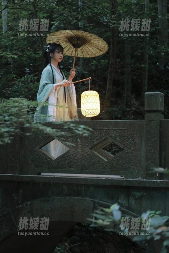 白莉爱吃巧克力 白莉爱吃巧克力的泳装大作:让你在沙滩上都感受到一丝丝凉意的作品!