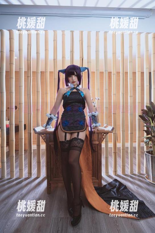 神楽坂真冬的旗袍原图合集，感觉这真是件艺术品。