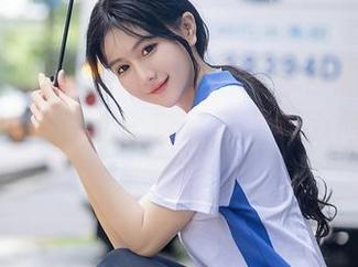秀人网 – Elise谭晓彤：带你穿越平行宇宙的夏日，揭秘全套写真下载为何如此迷人！