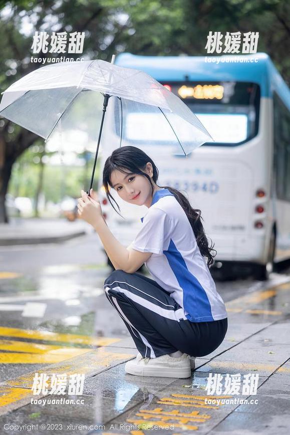 秀人网 - Elise谭晓彤：带你穿越平行宇宙的夏日，揭秘全套写真下载为何如此迷人！