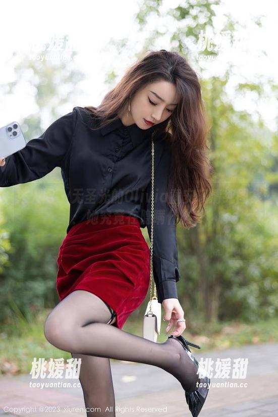 秀人网 - 无圣光的Olivia童安琪清纯图集：她究竟在隐瞒什么？